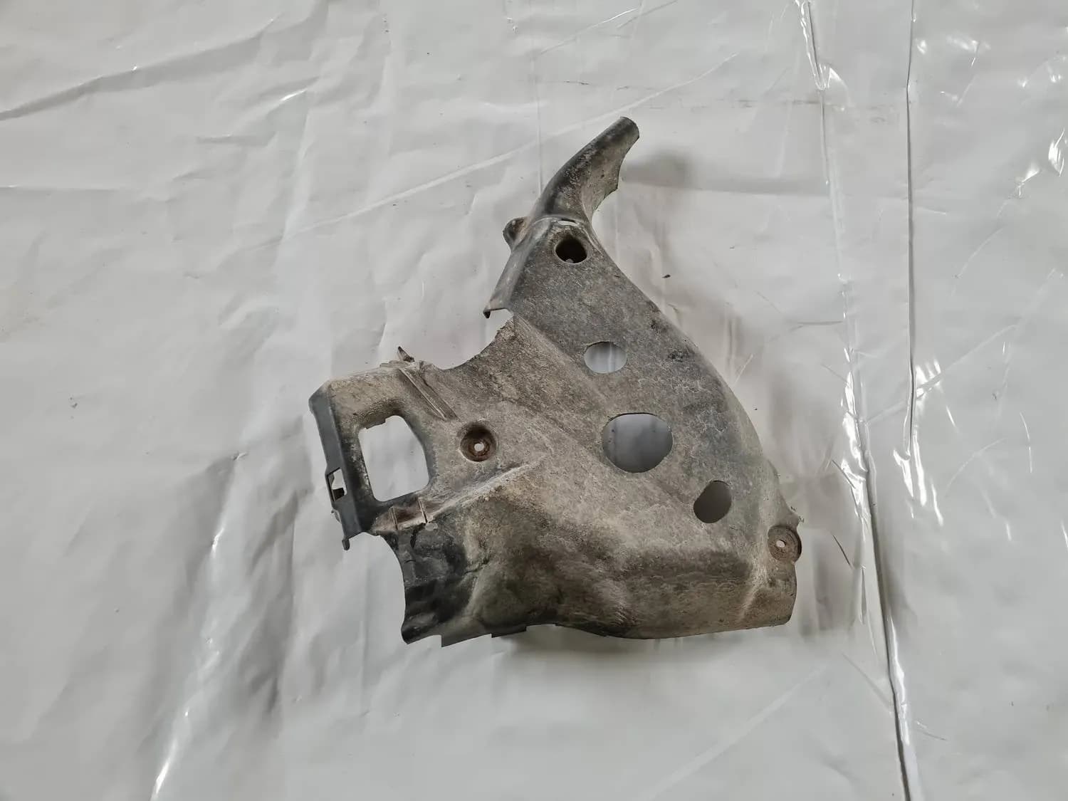 Bageste ophængningsarms beskyttelse AUDI A6 2008