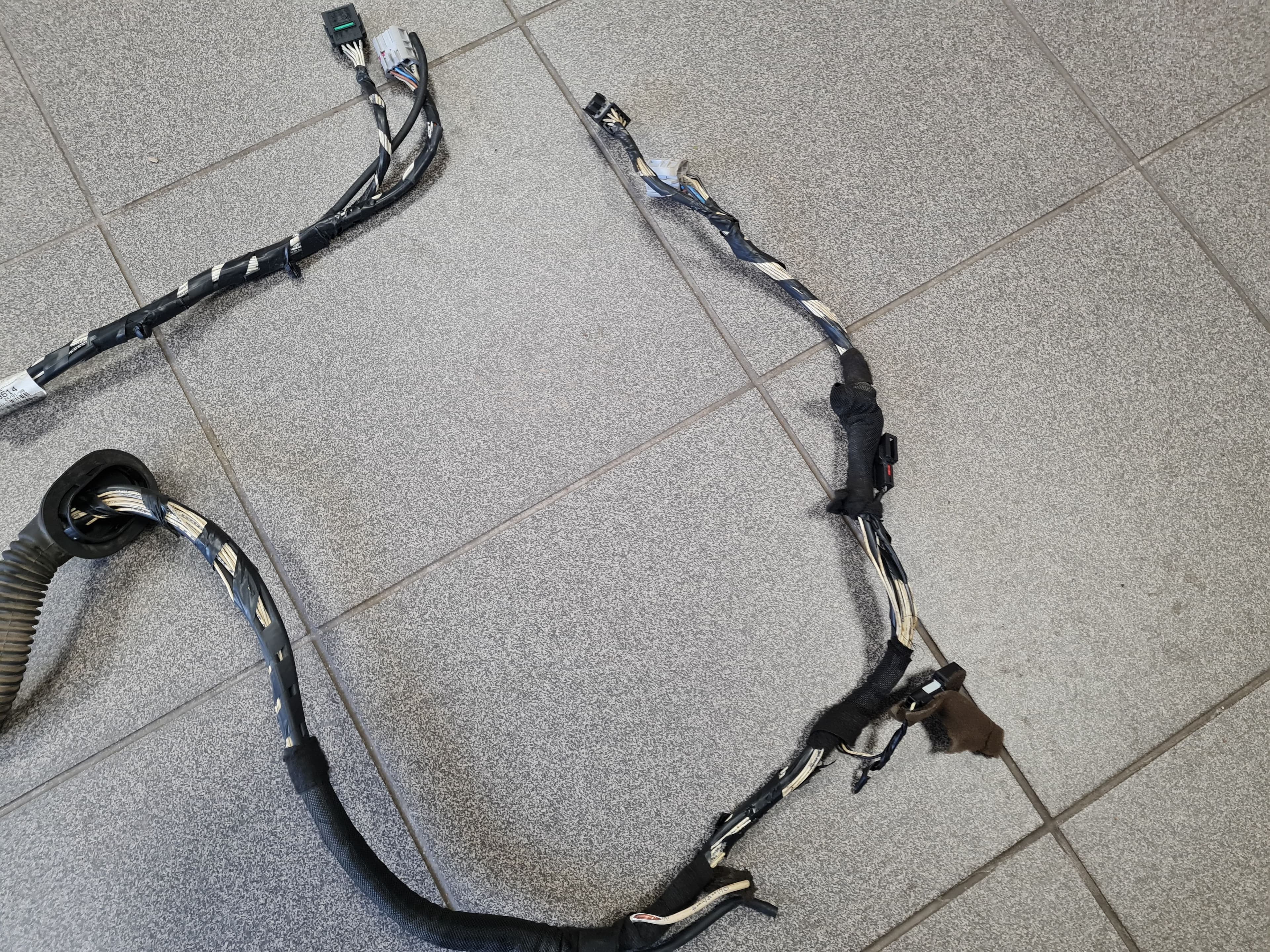 Ledninger til bagagerumsklappen OPEL INSIGNIA SPORTS TOURER 2010 (C) - foto 2