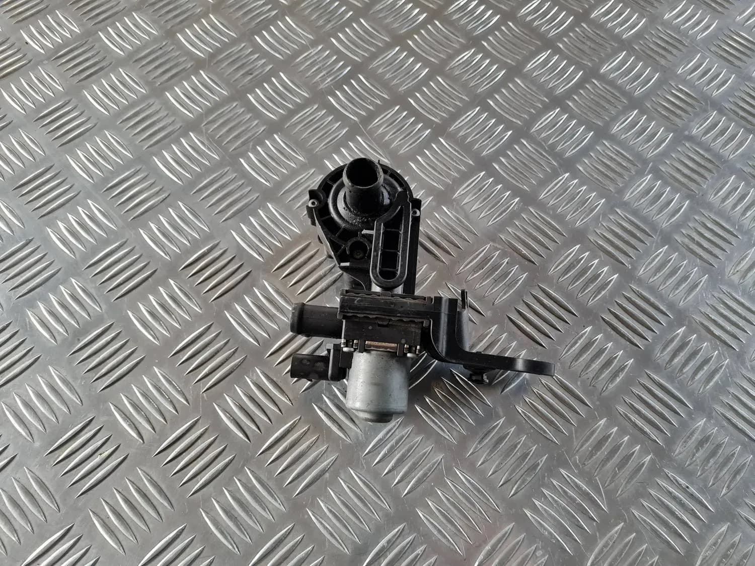 Radiatorventil AUDI A6 2008 - foto 4