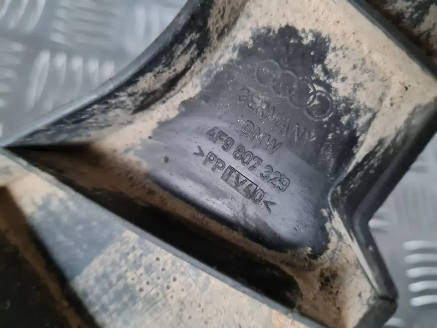 Bagkofangerens centrale montering AUDI A6 2008 - foto 2