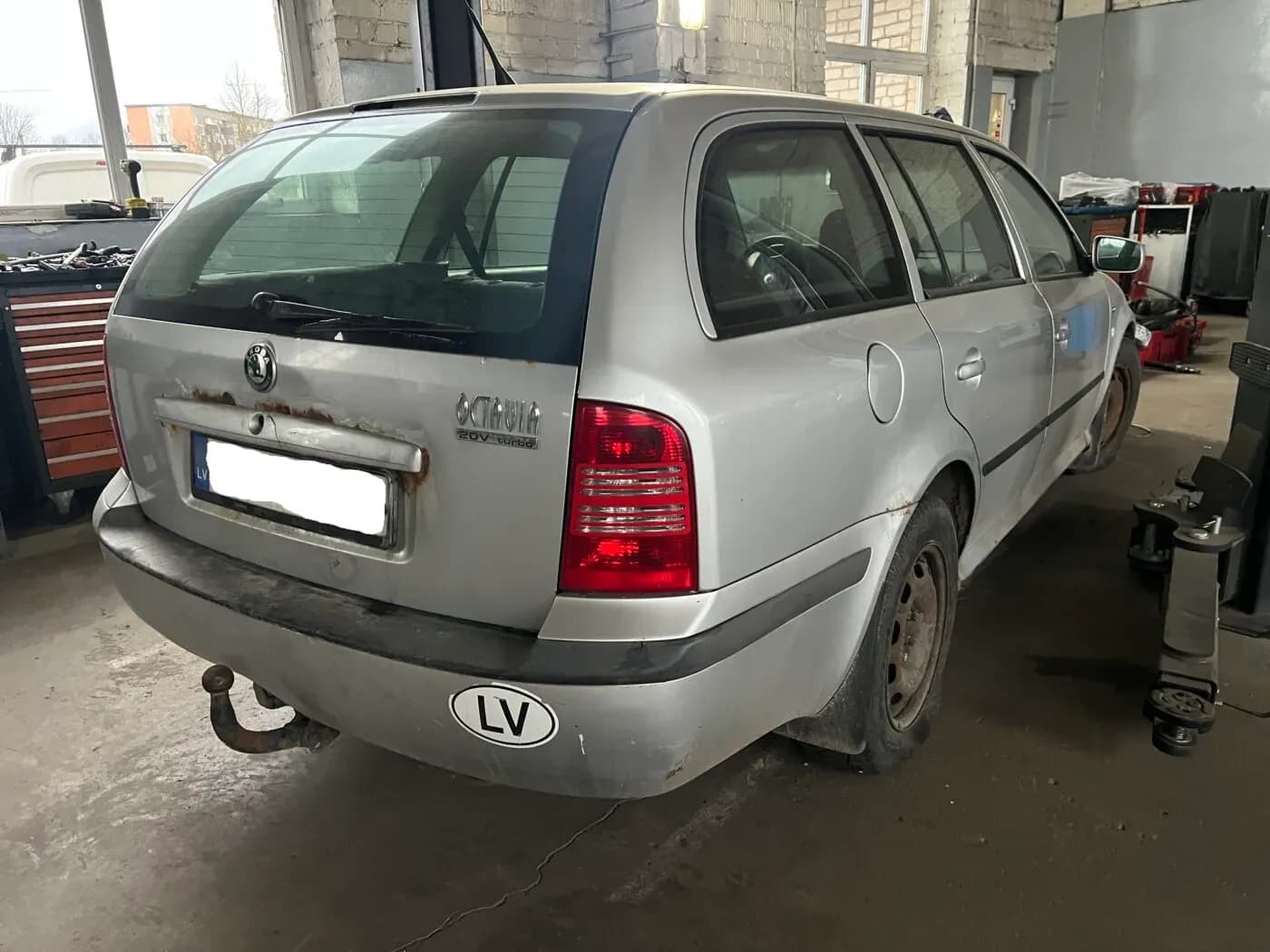Billede af den afmonterede bil 3