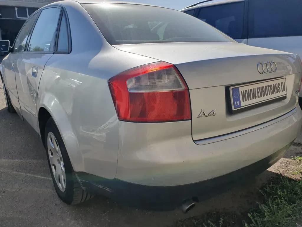 Billede af den afmonterede bil 5