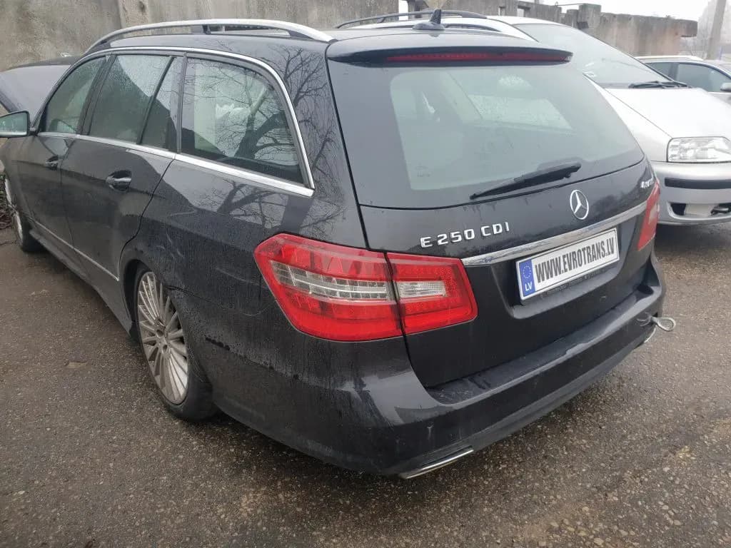 Billede af den afmonterede bil 2