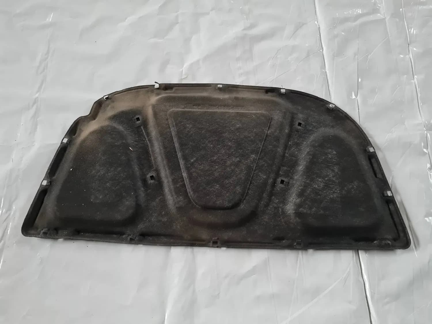 Lydisolering af motorhjelmen AUDI A6 2008