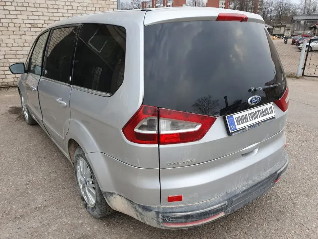 Billede af den afmonterede bil 3