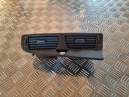 Udluftning i instrumentpanelet, midt VOLVO V70 2002 ASHGOLD